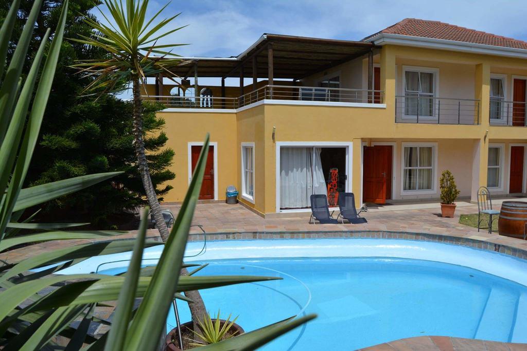 Natalie Guesthouse Bloubergstrand Exterior photo