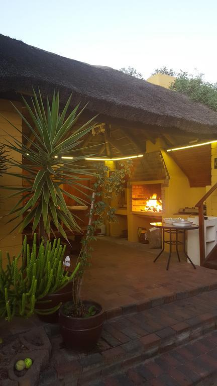 Natalie Guesthouse Bloubergstrand Exterior photo