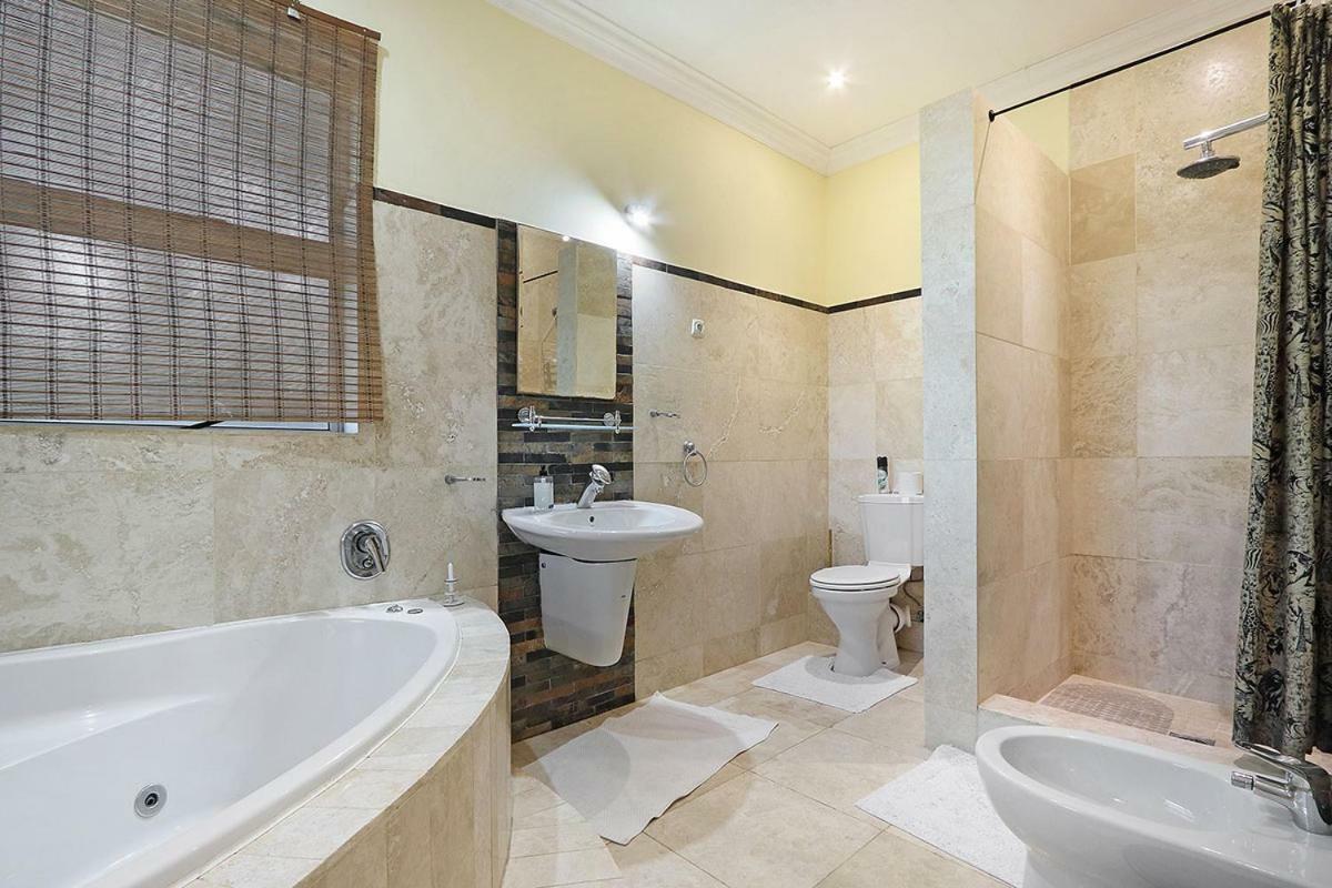 Natalie Guesthouse Bloubergstrand Exterior photo