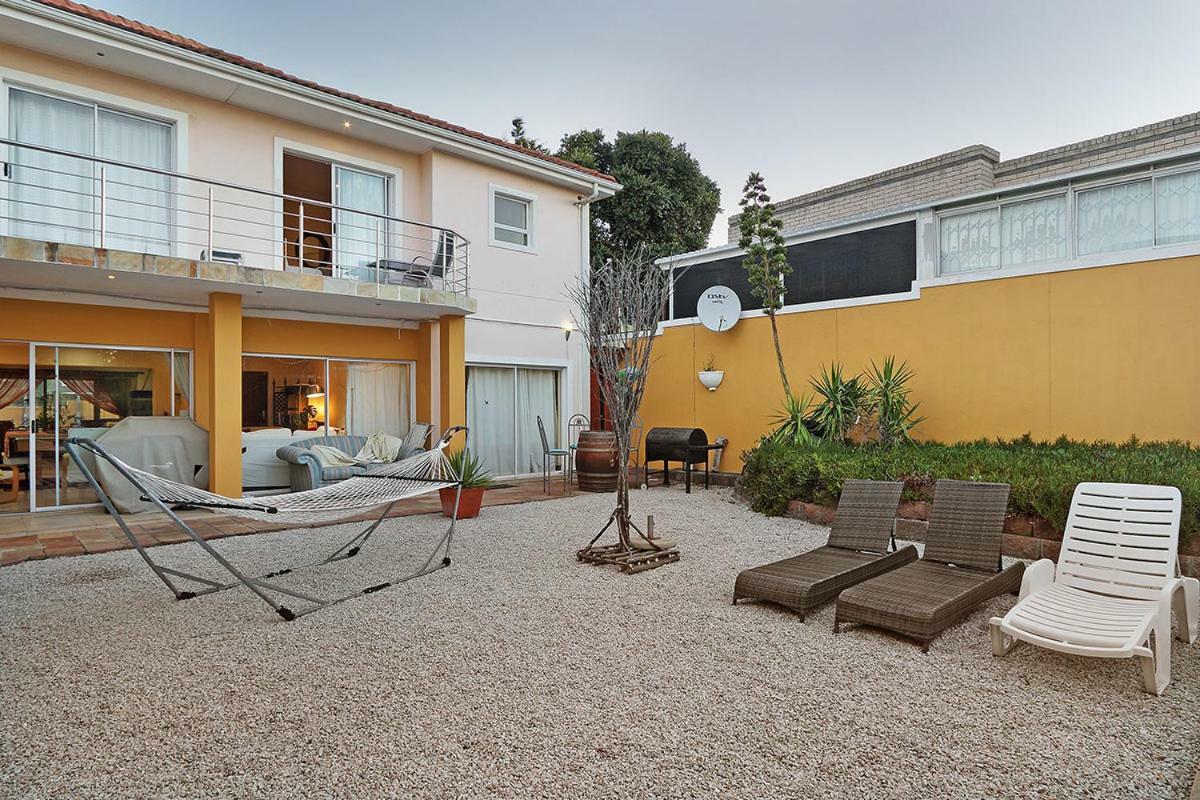 Natalie Guesthouse Bloubergstrand Exterior photo