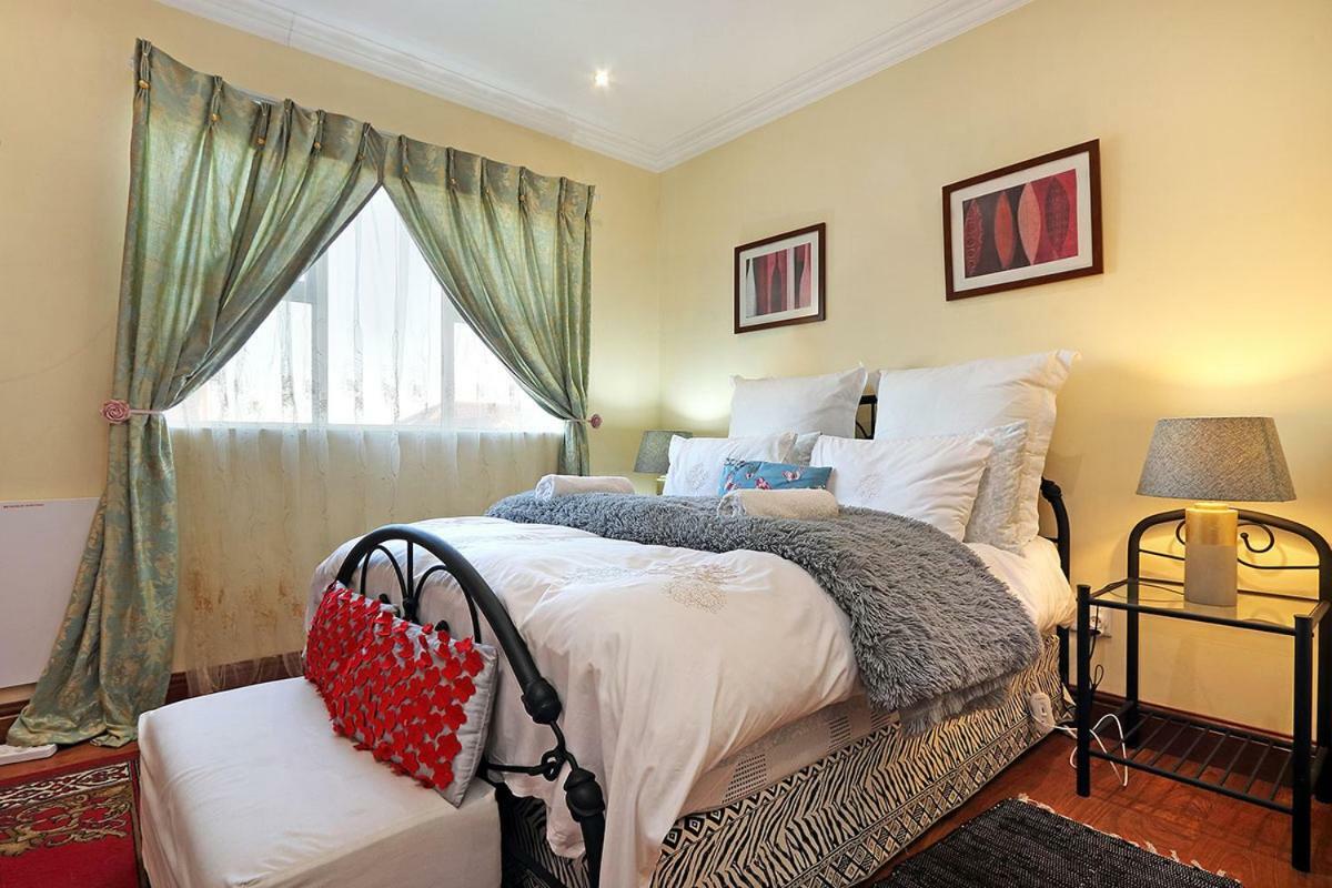 Natalie Guesthouse Bloubergstrand Exterior photo