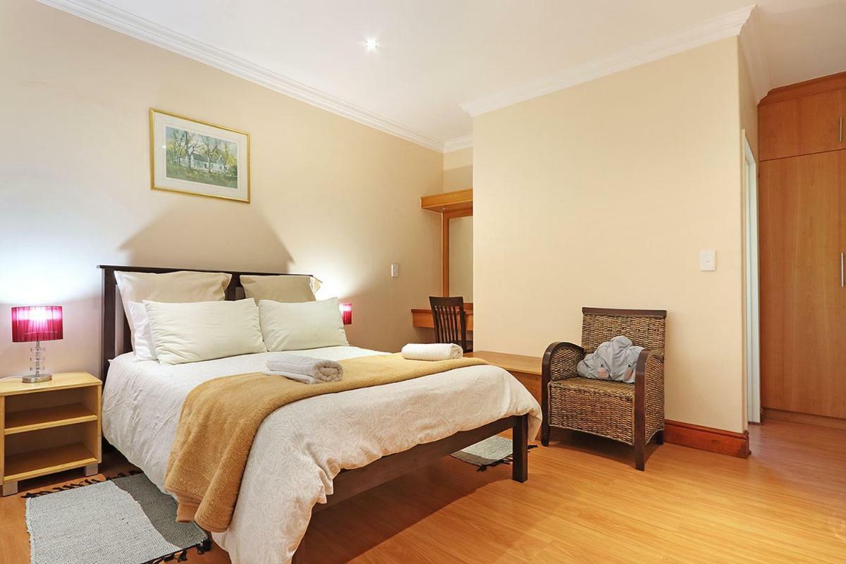Natalie Guesthouse Bloubergstrand Exterior photo