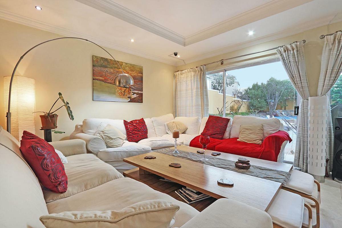 Natalie Guesthouse Bloubergstrand Exterior photo