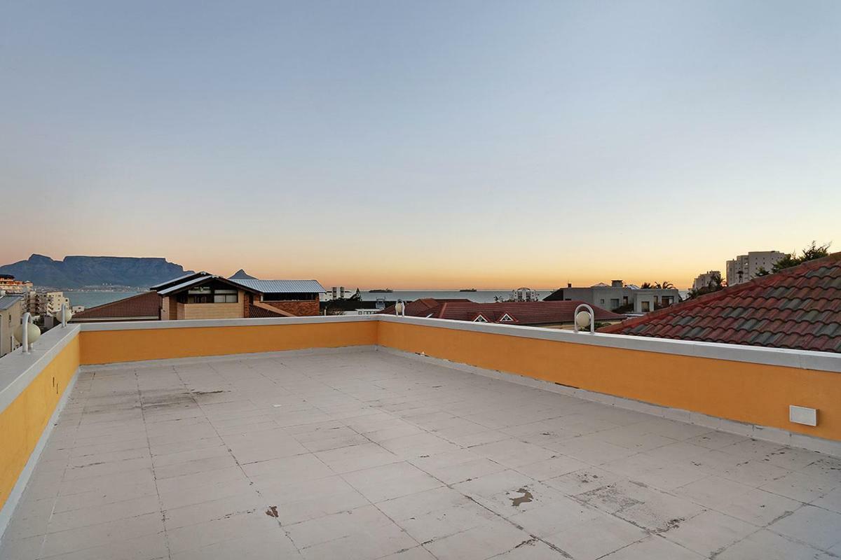 Natalie Guesthouse Bloubergstrand Exterior photo