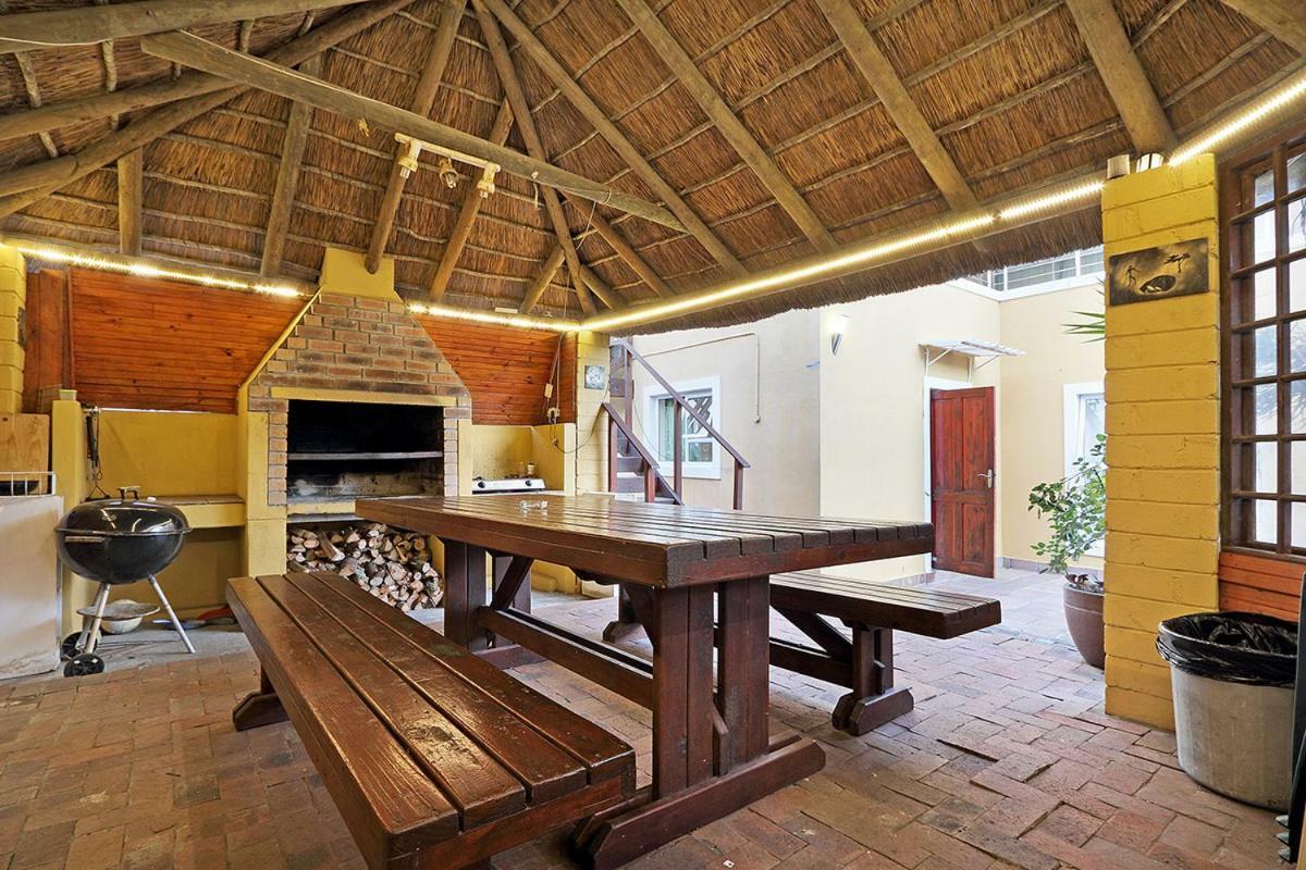 Natalie Guesthouse Bloubergstrand Exterior photo